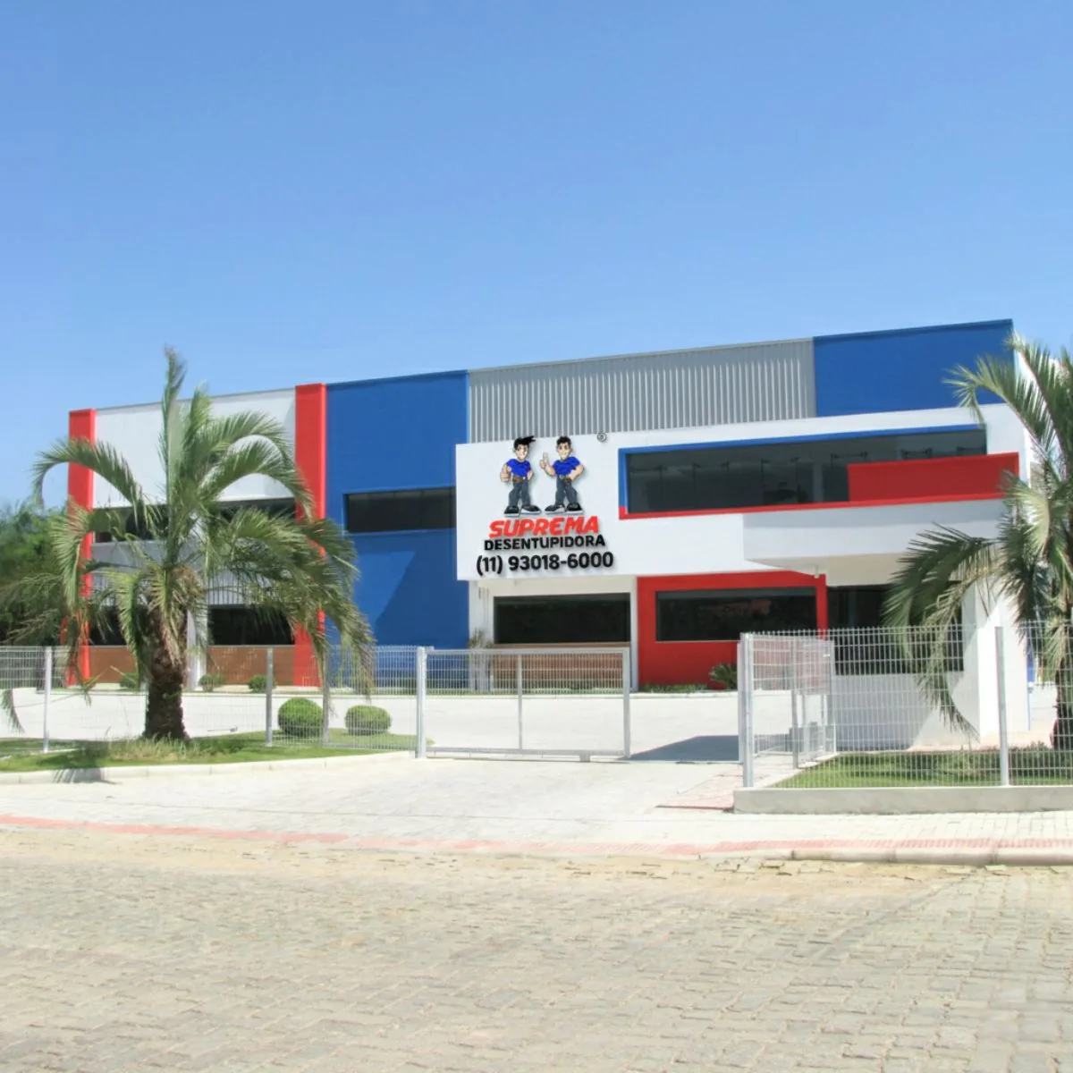 Fachada com identificação visual da Suprema Desentupidora